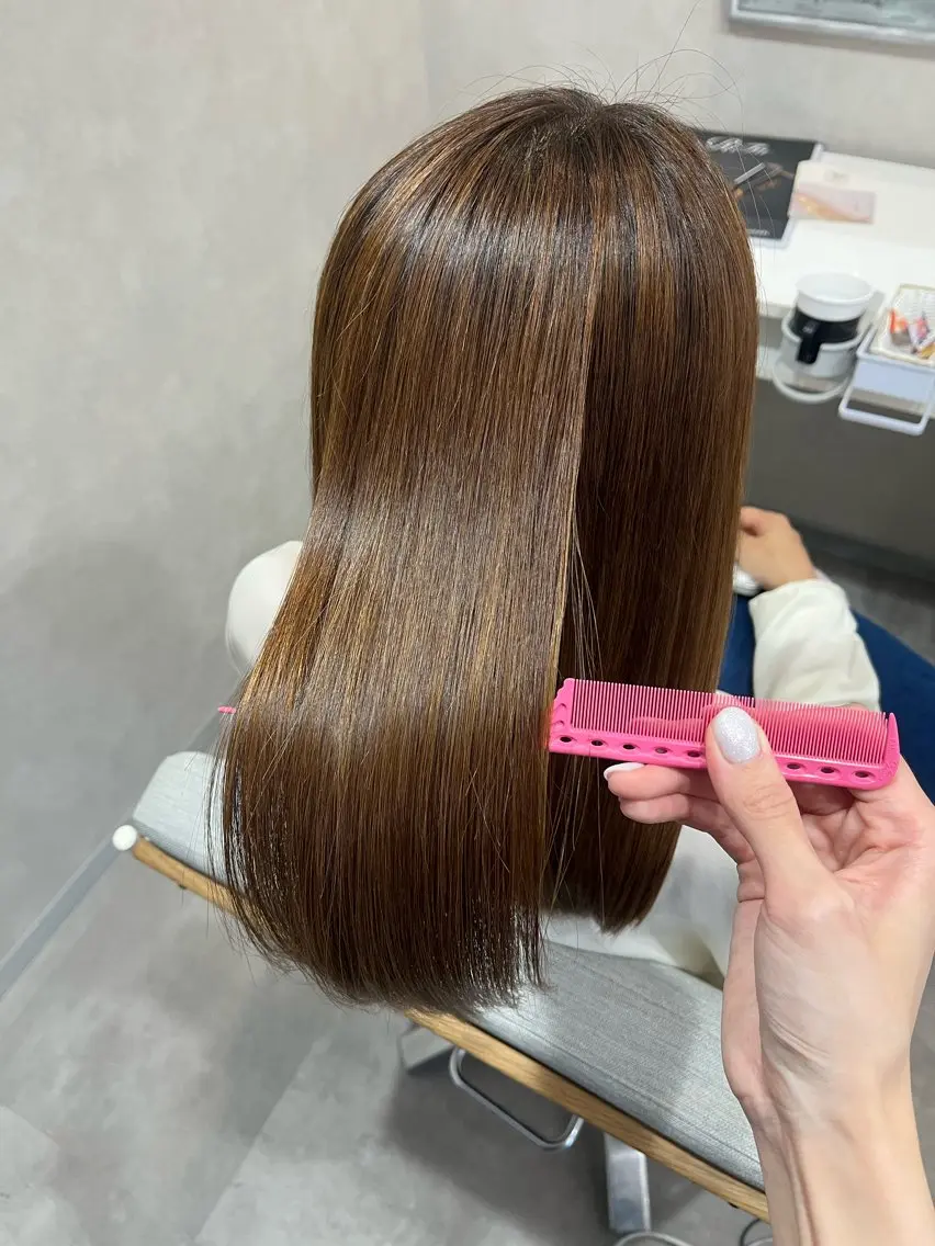 セミロング 縮毛矯正 森 愛友のヘアスタイル