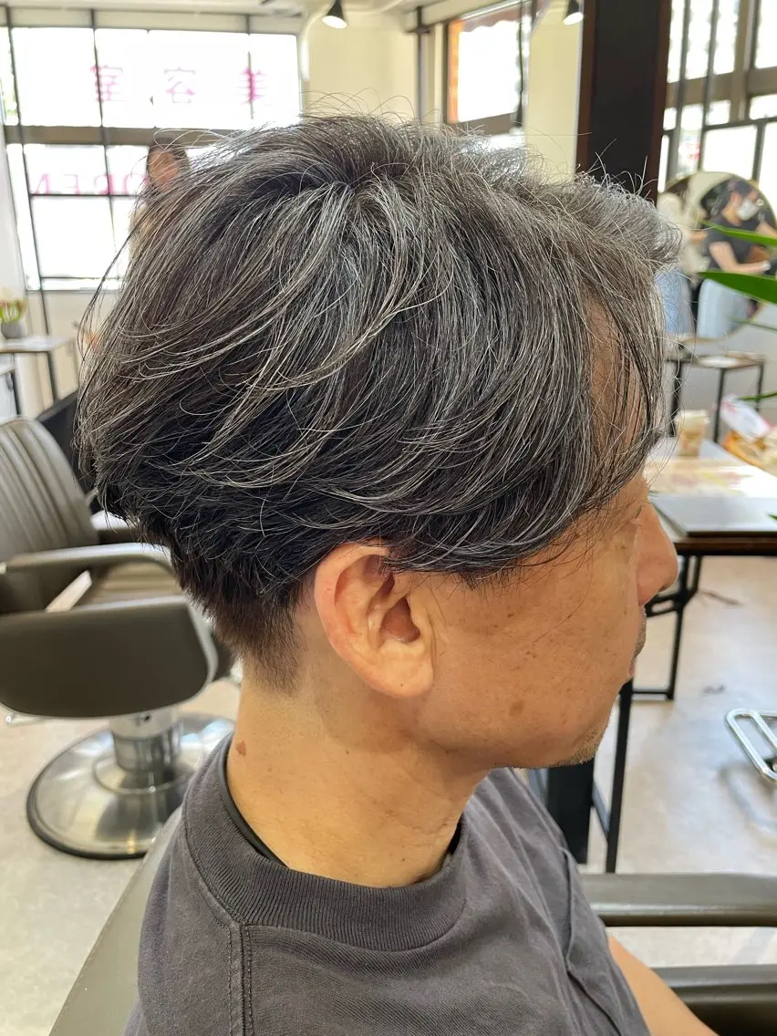 ショート 皆尾 忠位のヘアスタイル