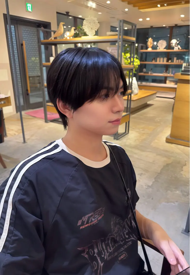 ショート メンズ センターパート メンズ韓国風 マッシュ 顔周りカット 韓国風ヘア カット AIRI 🐈‍⬛のヘアスタイル
