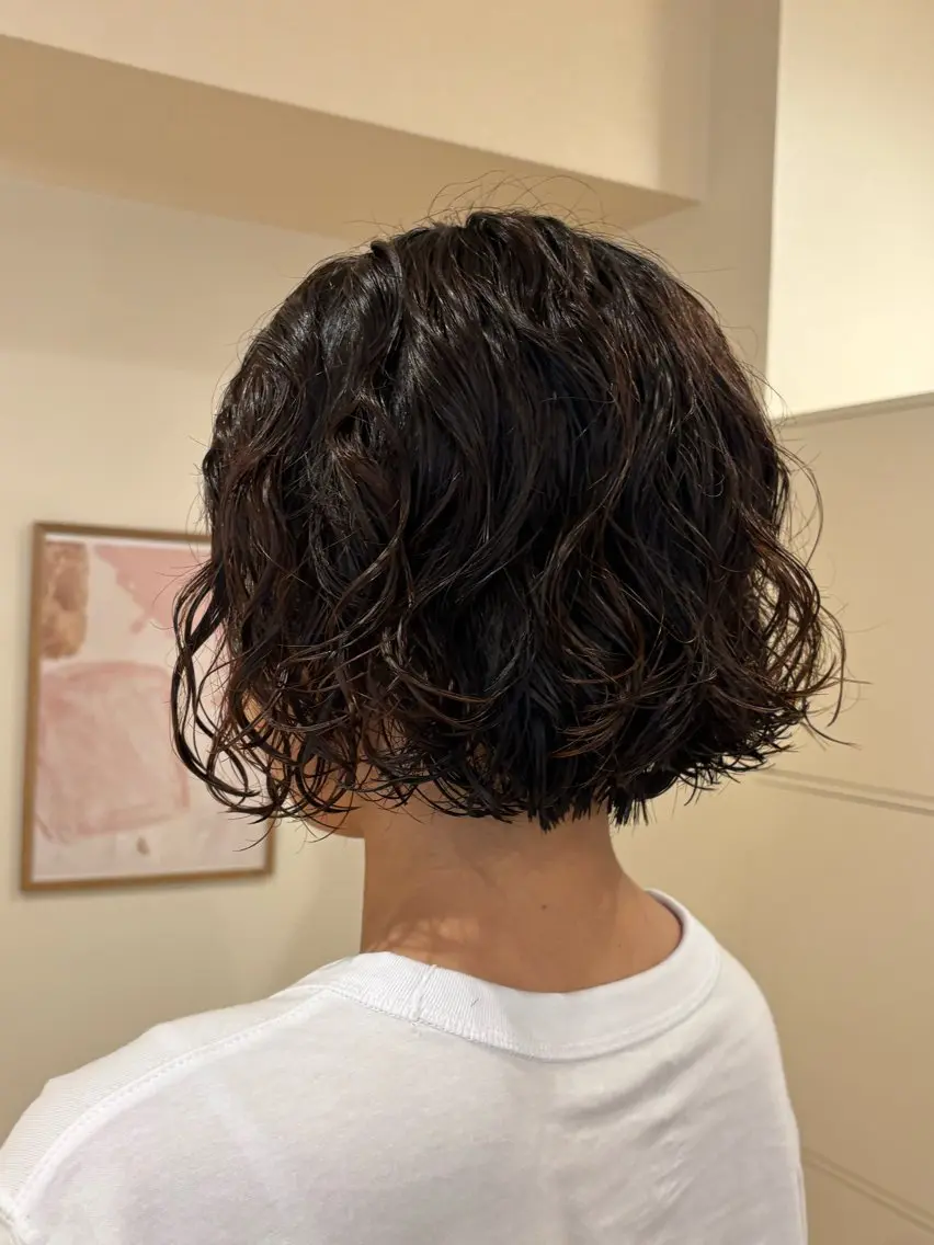 ミディアム パーマ ミディアムパーマ ボブ カット パーマ シンバヒナノ/パーマ レイヤー/髪質改善のヘアスタイル