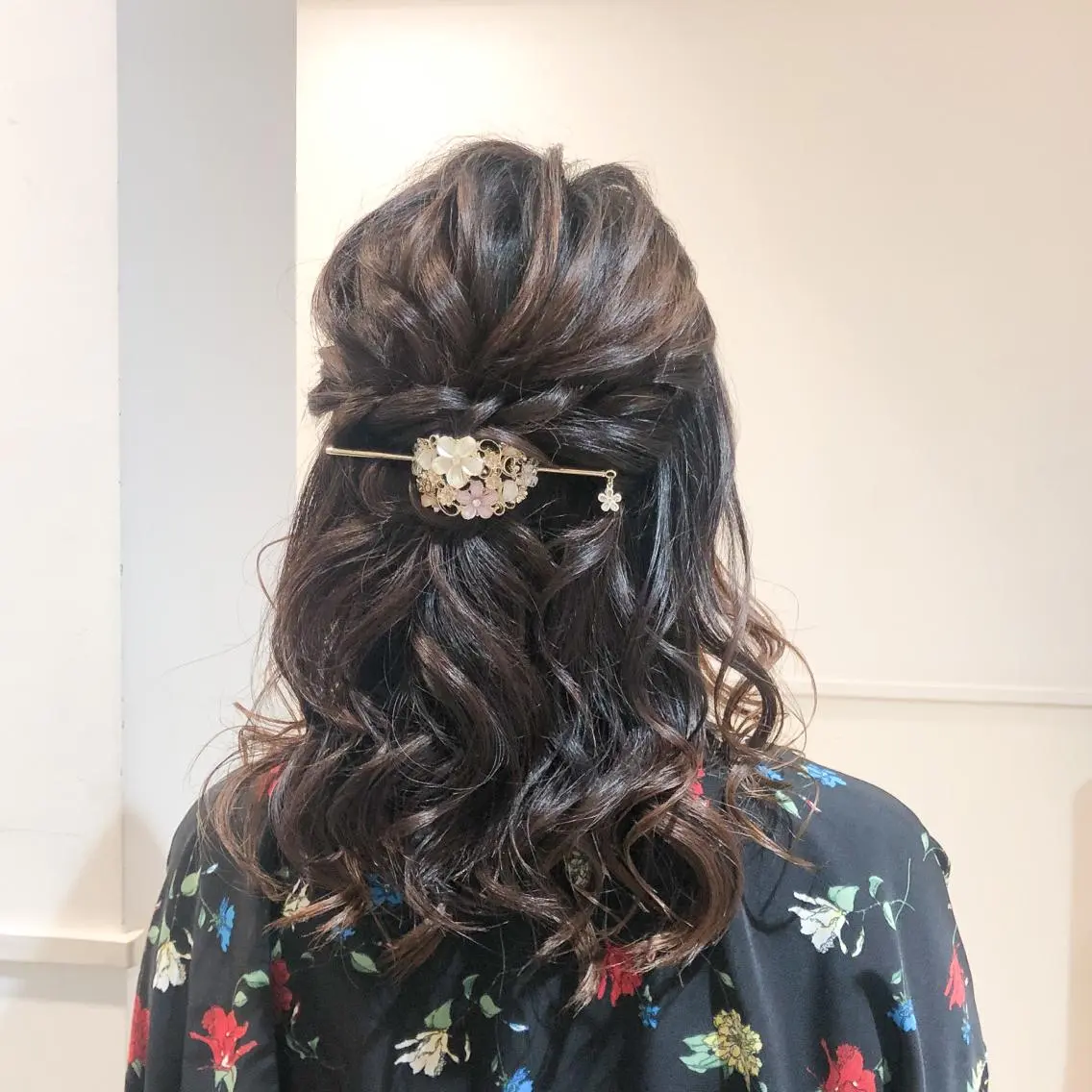 セミロング ヘアアレンジ ハーフアップ KOTOMI .のマツエク・マツパデザイン