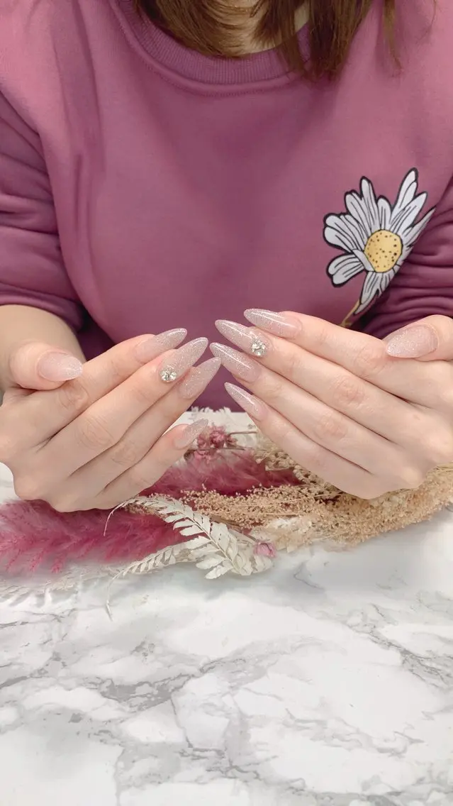 ネイル ハンドネイル はな💎ネイル ワンホン、長さ出しのネイルデザイン