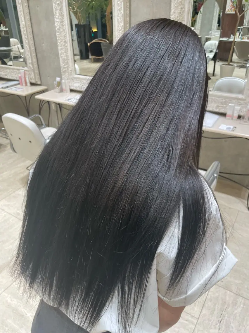 ロング トリートメント 縮毛矯正 韓国風レイヤーカラー ライムのヘアスタイル