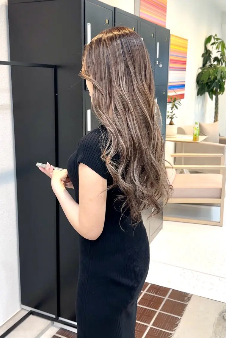 ロング カラー etore 矢場町 南沙希のヘアスタイル