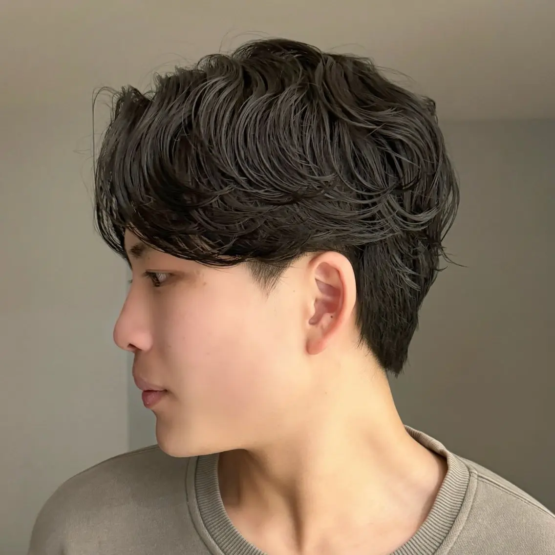 パーマ メンズ センターパート ダウンパーマ フェザーパーマ メンズ韓国風 マッシュ カット パーマ トリートメント センターパート特化/ メンズカット/ヒロキのヘアスタイル