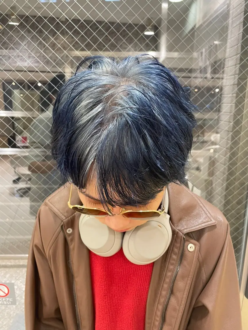カラー メンズ メンズブリーチ メンズパーマ ブリーチ デザインカラー ネイビーカラー まるやま ひなこ/艶髪カラーのヘアスタイル
