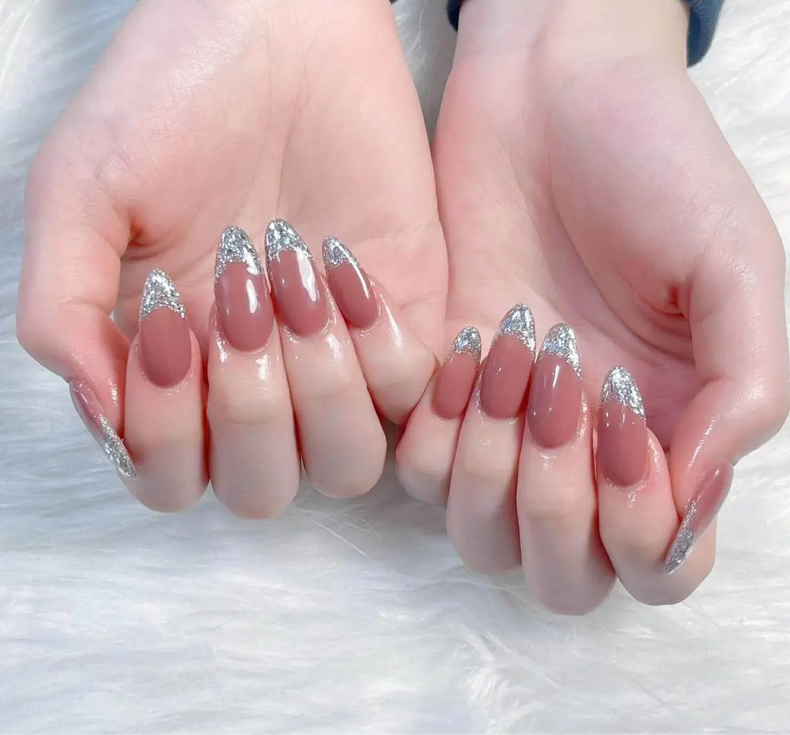 ネイル 長さ出し フレンチネイル グラデーション キラキラネイル 韓国ネイル ハンドネイル Hana Nail Salonのネイルデザイン
