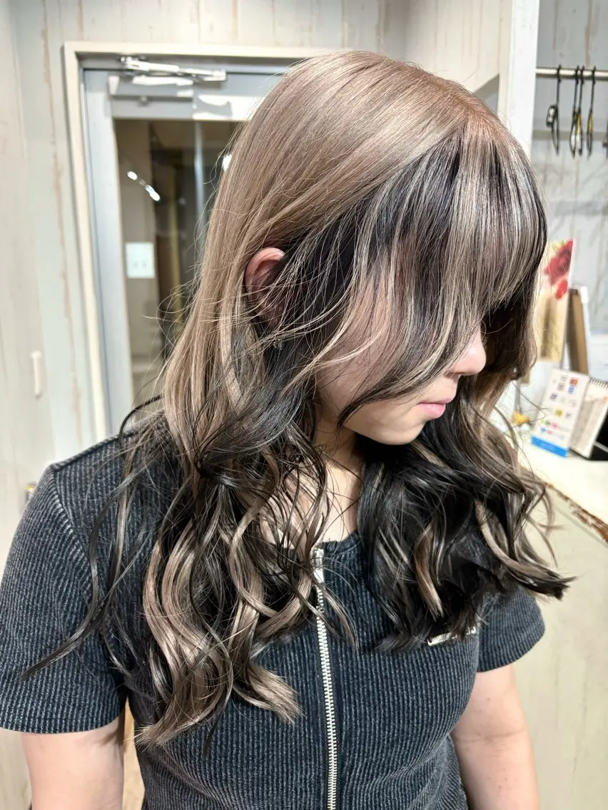 ロング カラー 黒髪 ブリーチ 桑原 由理のヘアスタイル