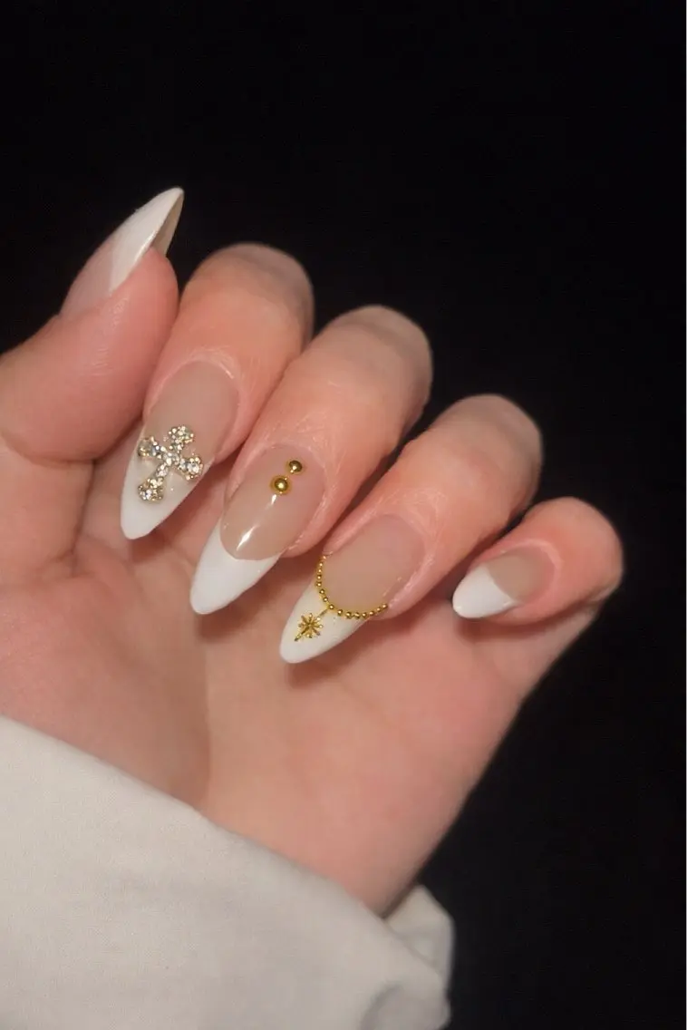 ネイル フレンチネイル ゴールド シンプルネイル schon 🎀saraのネイルデザイン