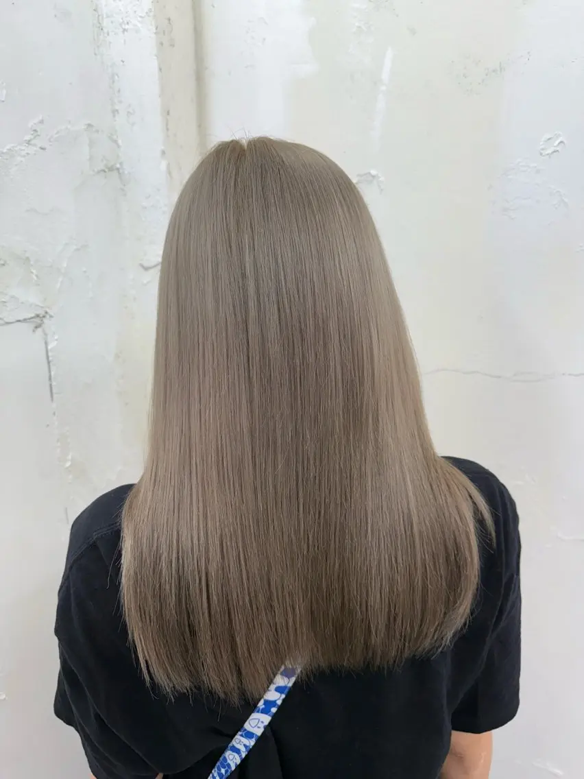 セミロング カラー グレージュ ヘアカラー トリートメント 𝙃𝘼𝙍𝙐🎀 韓国×エクステのヘアスタイル