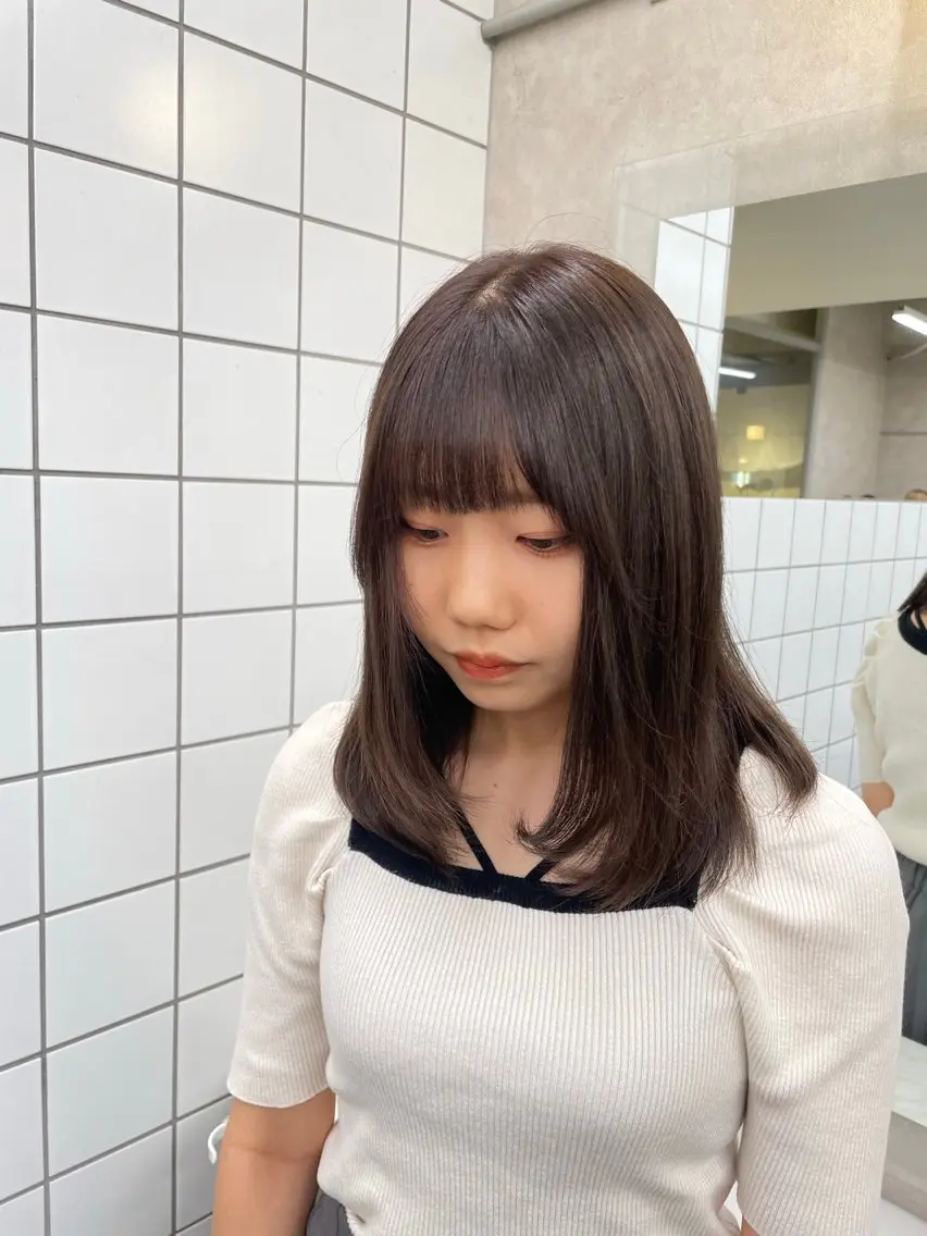 セミロング 抜け感レイヤー︴ ニュアンスカラーのヘアスタイル