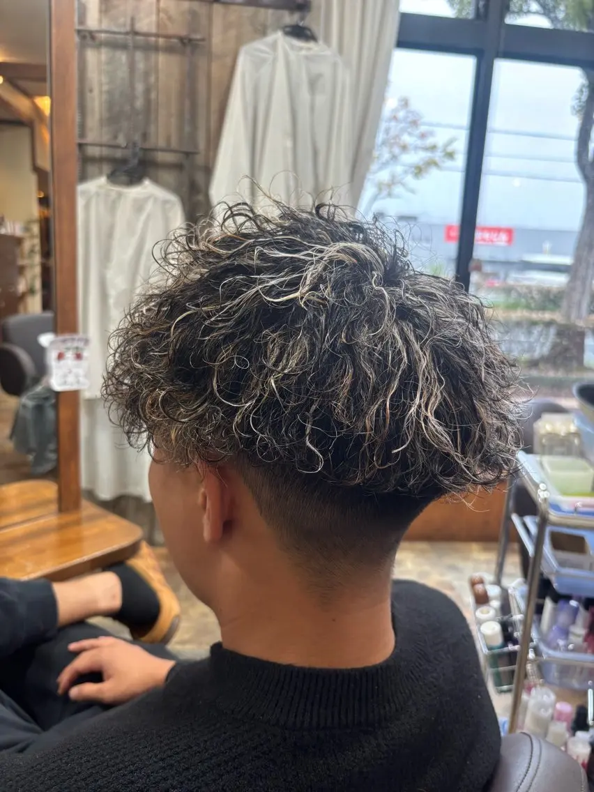 パーマ メンズ メンズパーマ ツイストスパイラルパーマ スパイラルパーマ カット パーマ 透明感カラー岩出市/ Rin🎀のヘアスタイル