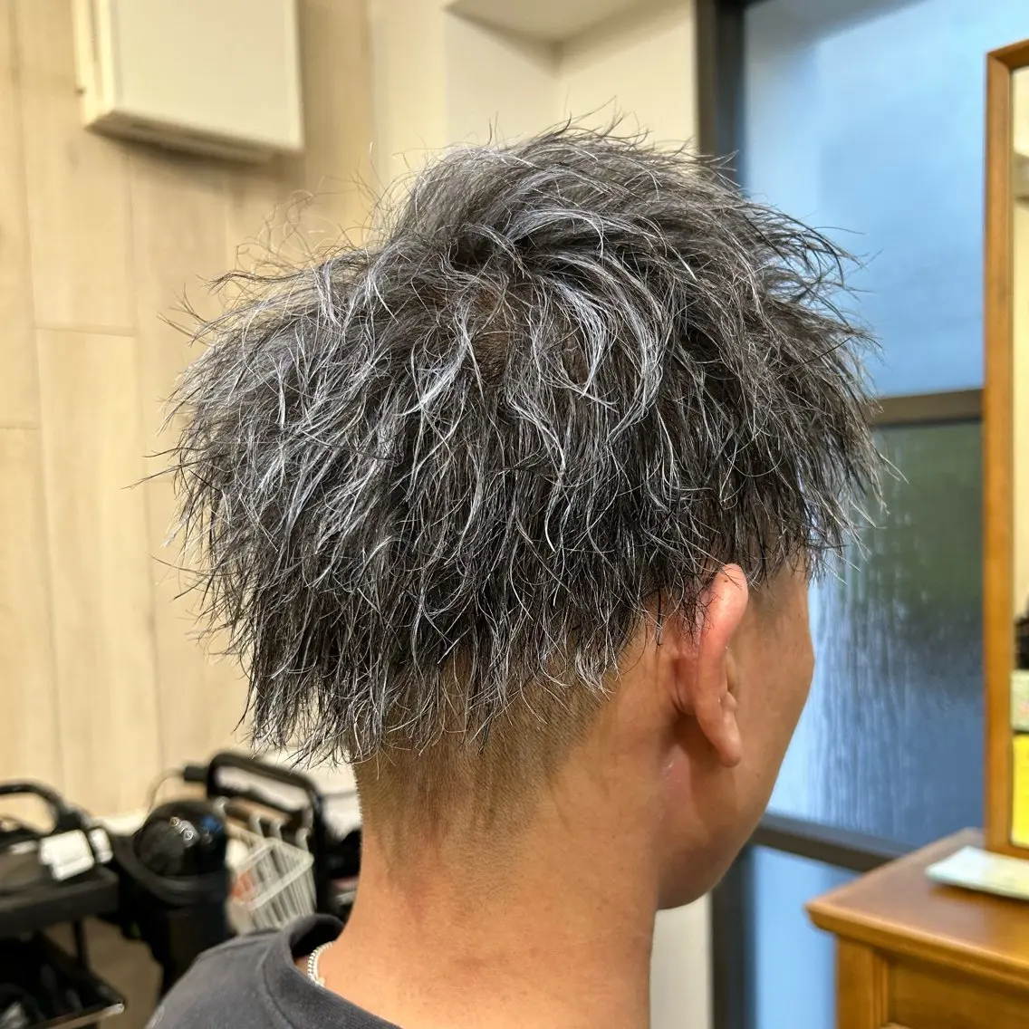 メンズカット+メッシュ（量、太さ調整可）+ パーマ（種類選択可）の写真