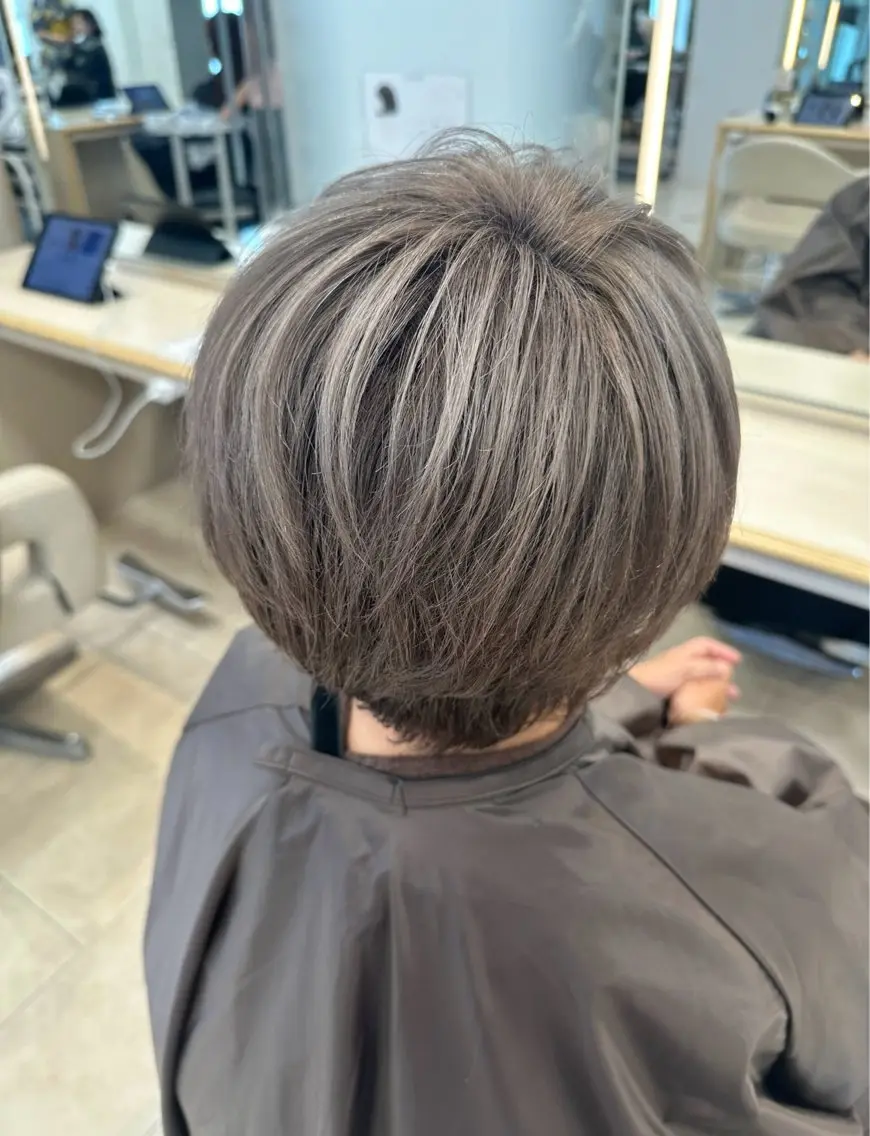 ショート カラー ベージュカラー ブリーチ ケアブリーチ 透明感カラー ダブルカラー 艶髪 黄金比みくのヘアスタイル