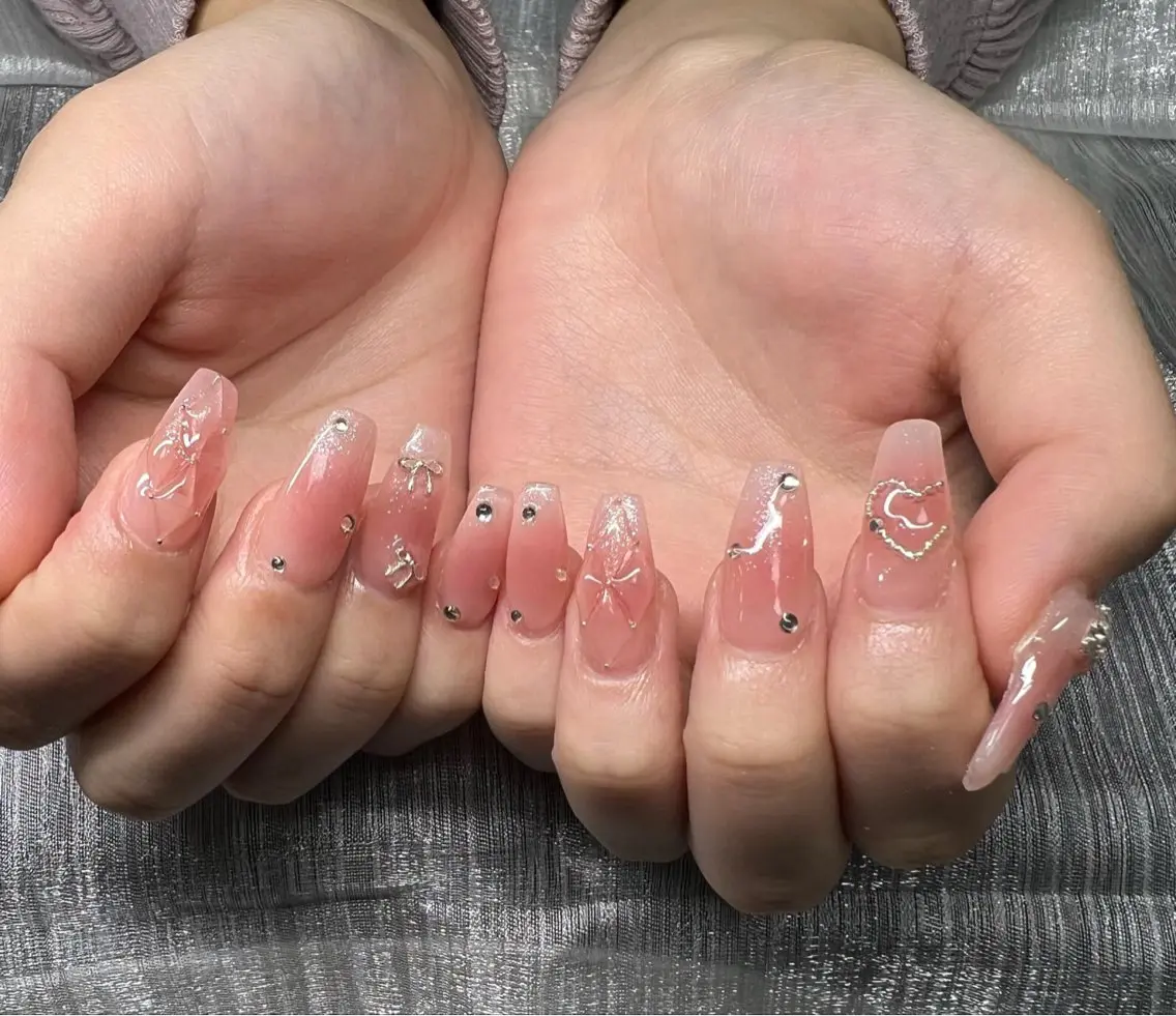 ネイル オーロラネイル チークネイル 長さ出し フットネイル フレンチネイル Lee Nails チップ長さだし専門店のネイルデザイン