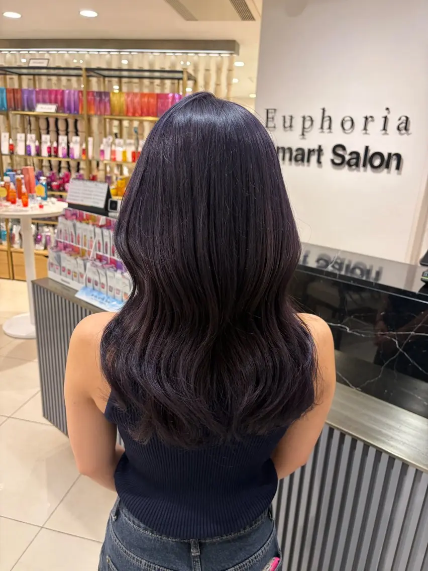 ミディアム ヘアカラー すみれ✨ボブ 🫧透明感カラーのヘアスタイル