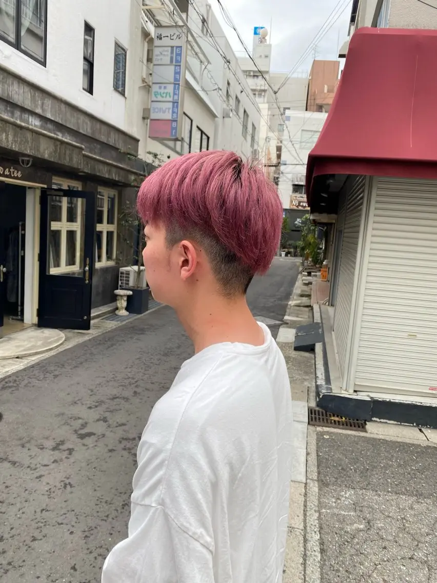 ミディアム カラー メンズ ピンクカラー メンズ特化 岸本 阪急六甲サロンドロイのヘアスタイル