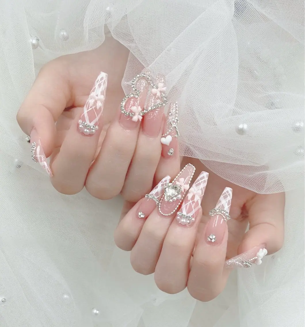 ネイル アートネイル オーロラネイル ボルドー チークネイル フレンチネイル ハンドネイル Sakura Nail Salonのネイルデザイン