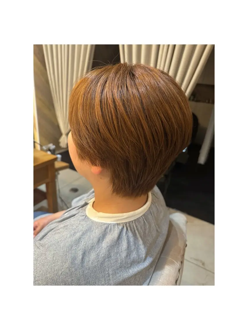 ショート カラー ベージュカラー ショートヘア カット ヘアカラー 小楠 菜美のヘアスタイル