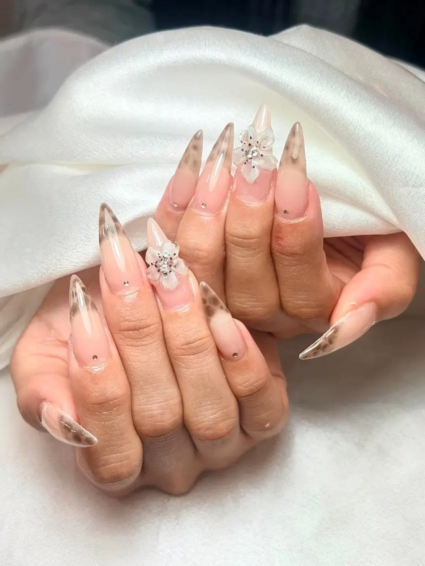 ネイル 桜ネイル 長さ出し フレンチネイル 韓国ネイル マグネットネイル ハンドネイル Kiwami nailsalonのネイルデザイン