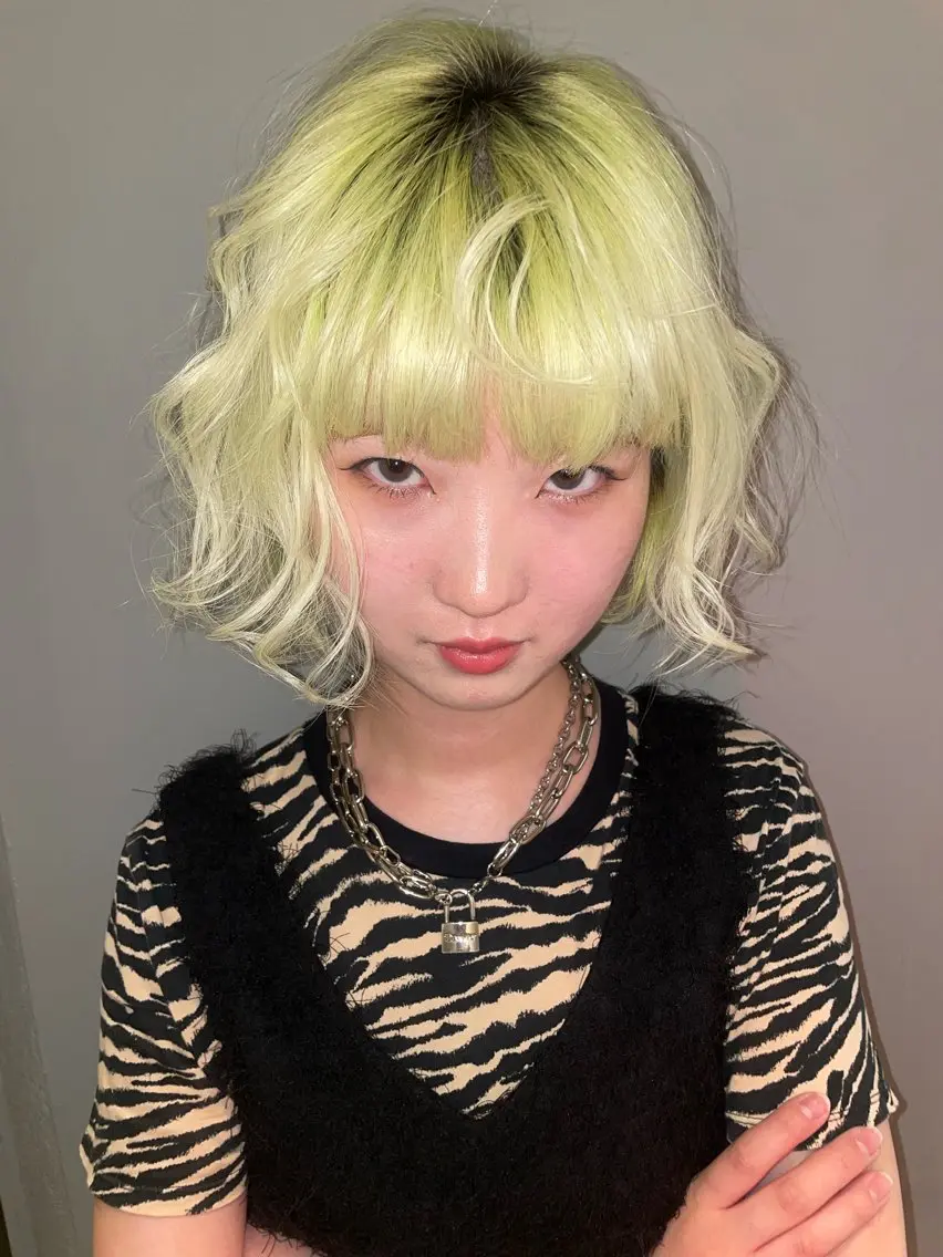 ミディアム レイヤーカット ウルフカット デザインカラー★★★ Haco+shihoのヘアスタイル