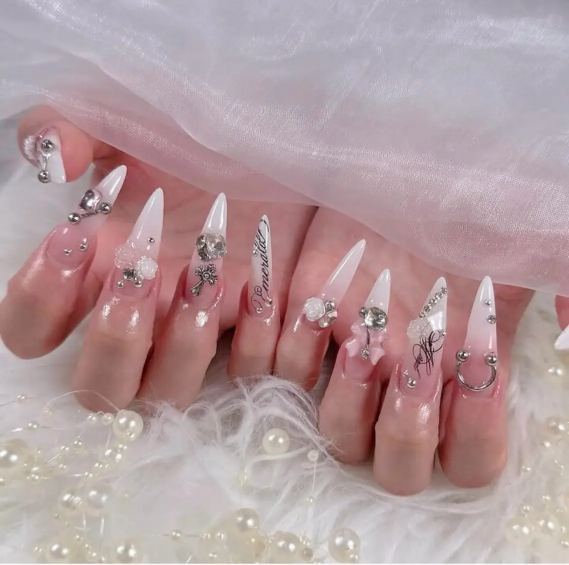 ネイル アートネイル ボルドー フレンチネイル ジェルネイル 氷ネイル・うるうるネイル ハンドネイル Julie NailSalonのネイルデザイン
