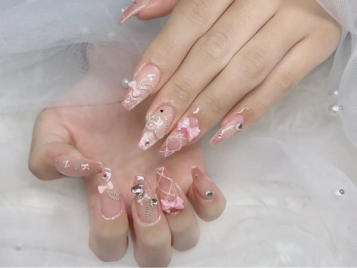 ネイル ブルー チークネイル ドット フレンチネイル ジェルネイル ハンドネイル Kei Nail Shibuyaのネイルデザイン
