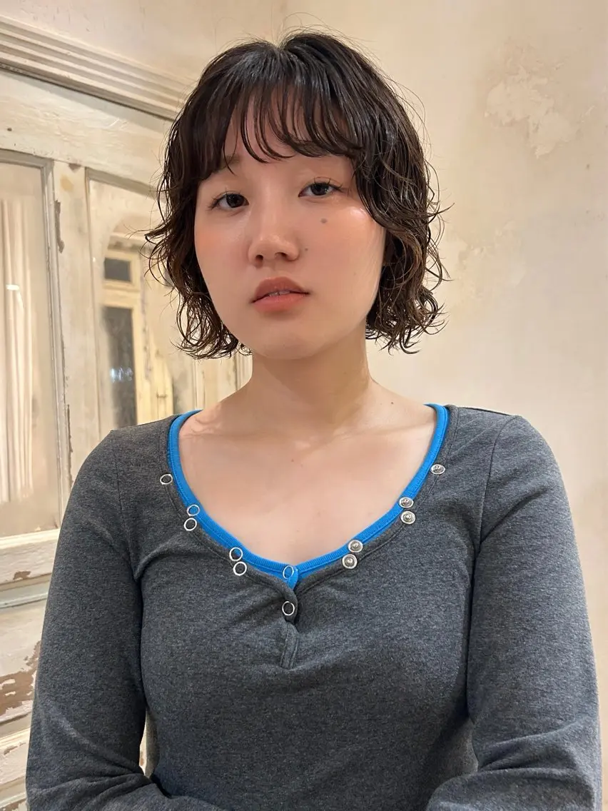 ミディアム ボブレイヤー ミディアムパーマ ボブ レイヤーカット パーマ ボブ・パーマ 芽衣のヘアスタイル