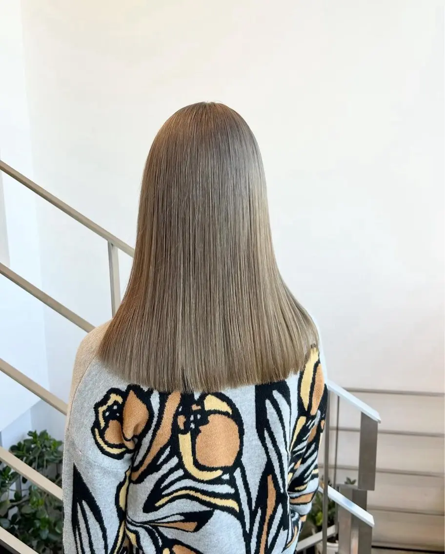 セミロング カラー パーマ ヘアアレンジ キッズ ベージュカラー ブリーチ グレージュ ハイトーンカラー ミルクティーベージュ カット ヘアカラー stylist 🌸 kana.のヘアスタイル