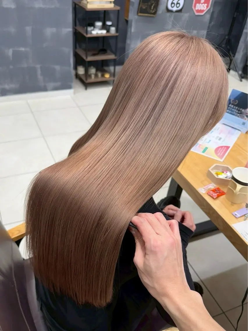 セミロング カラー ベージュカラー ブリーチ 透明感カラー ハイトーンカラー ミルクティーベージュ ヘアカラー 🤎柔らかモテカラー 🌟佐藤壮也🌟のヘアスタイル