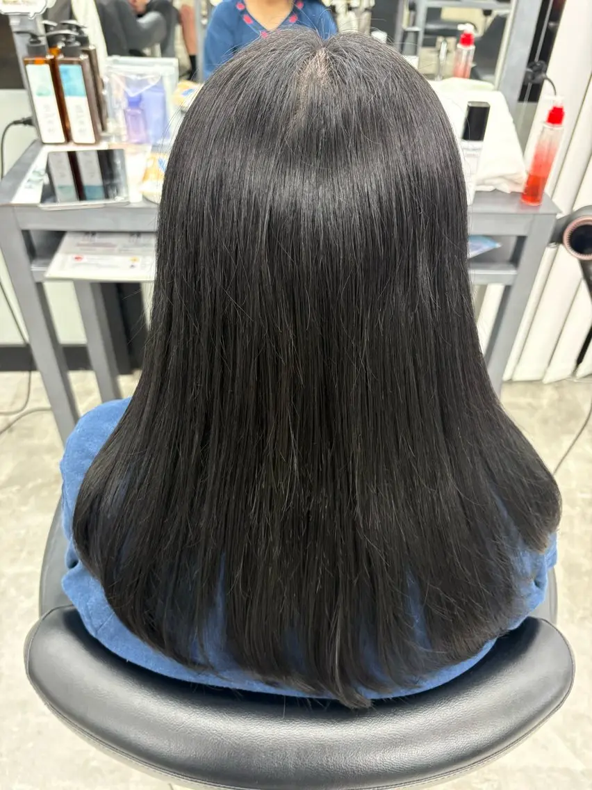 カラー 黒髪 ブルーカラー ブルーブラック 透明感カラー 岩崎 郁音のヘアスタイル