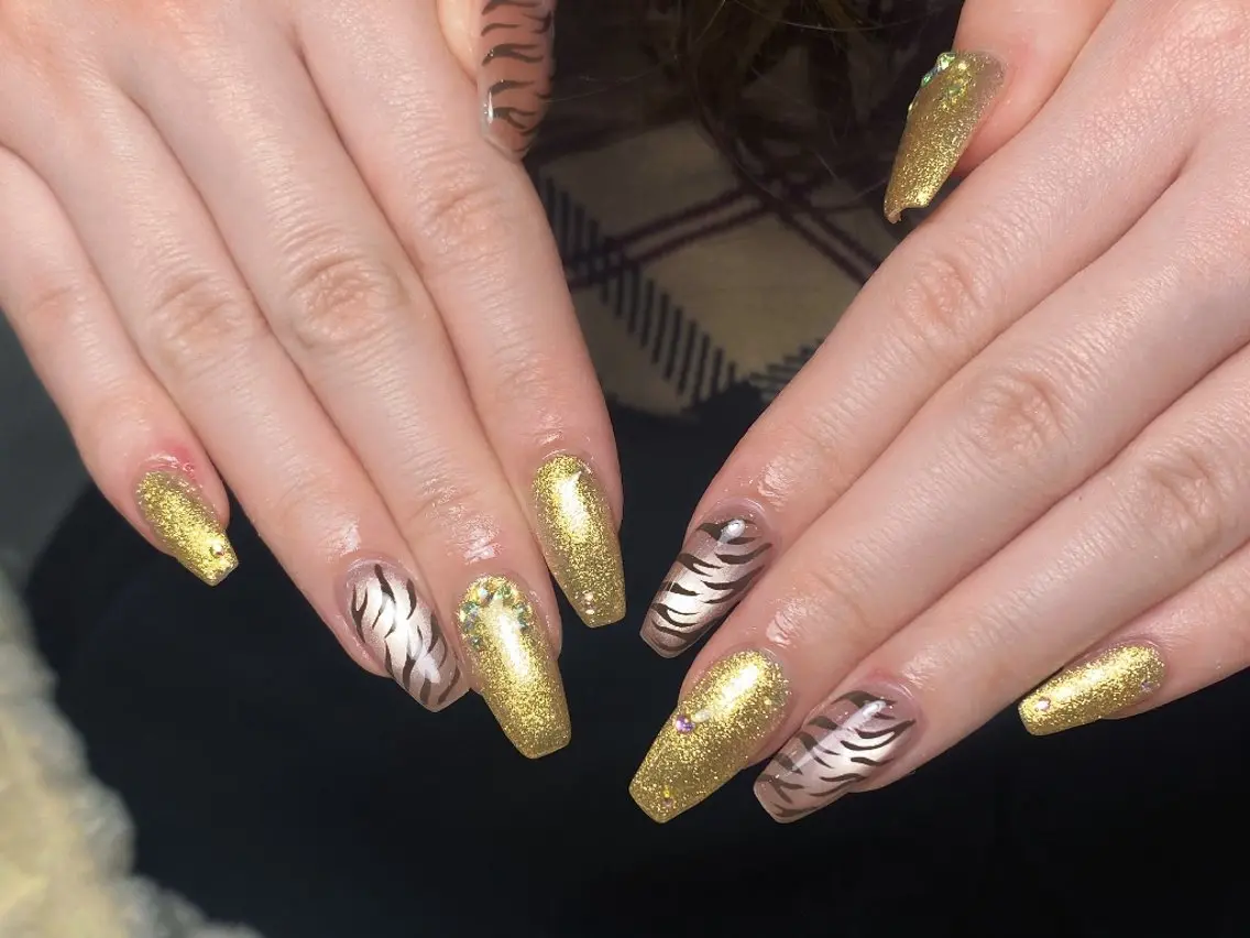 ネイル チークネイル フレンチネイル ジェルネイル ガーリー キラキラネイル ハンドネイル UM Nail Salonのネイルデザイン