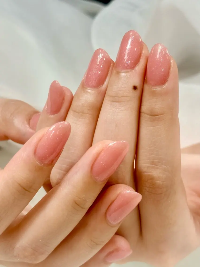 ミディアム イレジスティブル ネイルズのネイルデザイン