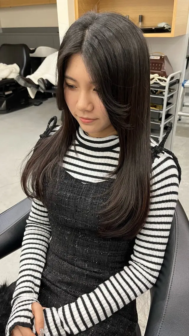 ロング 顔周りカット レイヤーカット 神谷 夏帆のヘアスタイル