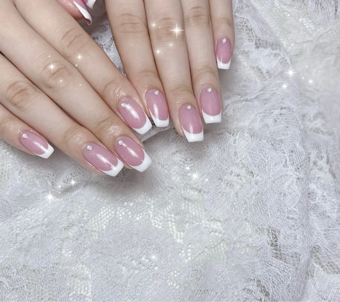 ネイル フレンチネイル ハンドネイル FLARE NAIL フレアネイルのネイルデザイン