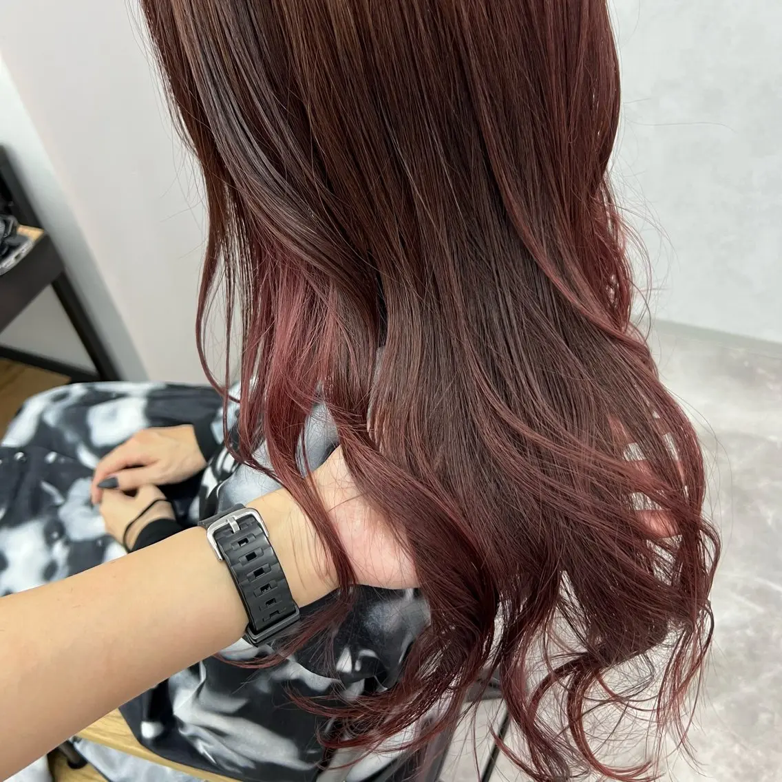 セミロング レッドブラウン カット ヘアカラー トリートメント 岸下 理緒のヘアスタイル