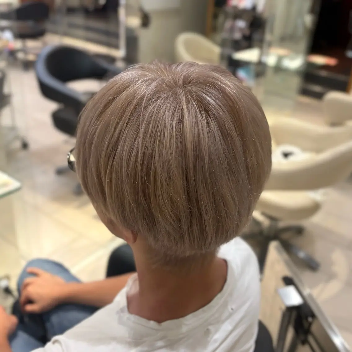ショート カラー ベージュカラー ミルクティーベージュ ヘアカラー トリートメント Lee枚方 akaneのヘアスタイル