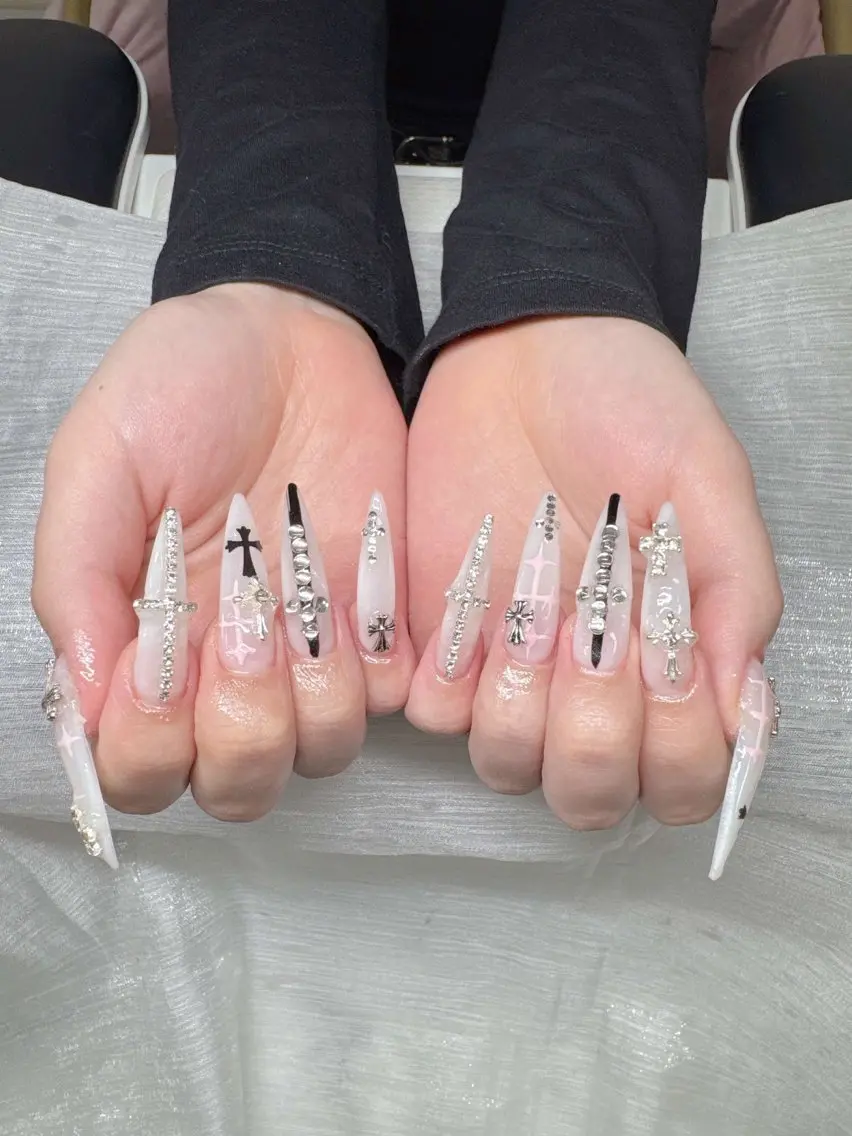 ネイル 長さ出し グラデーション 卒業式 キラキラネイル マグネットネイル Lee Nailsのネイルデザイン