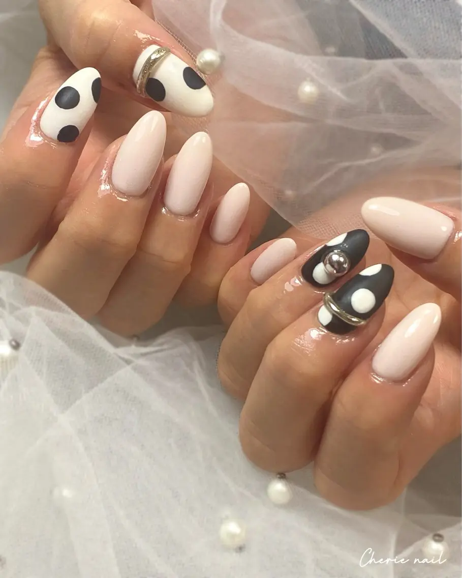 ネイル ドット ジェルネイル パステルネイル ピンク シルバー ハンドネイル Cherienail yunaのネイルデザイン