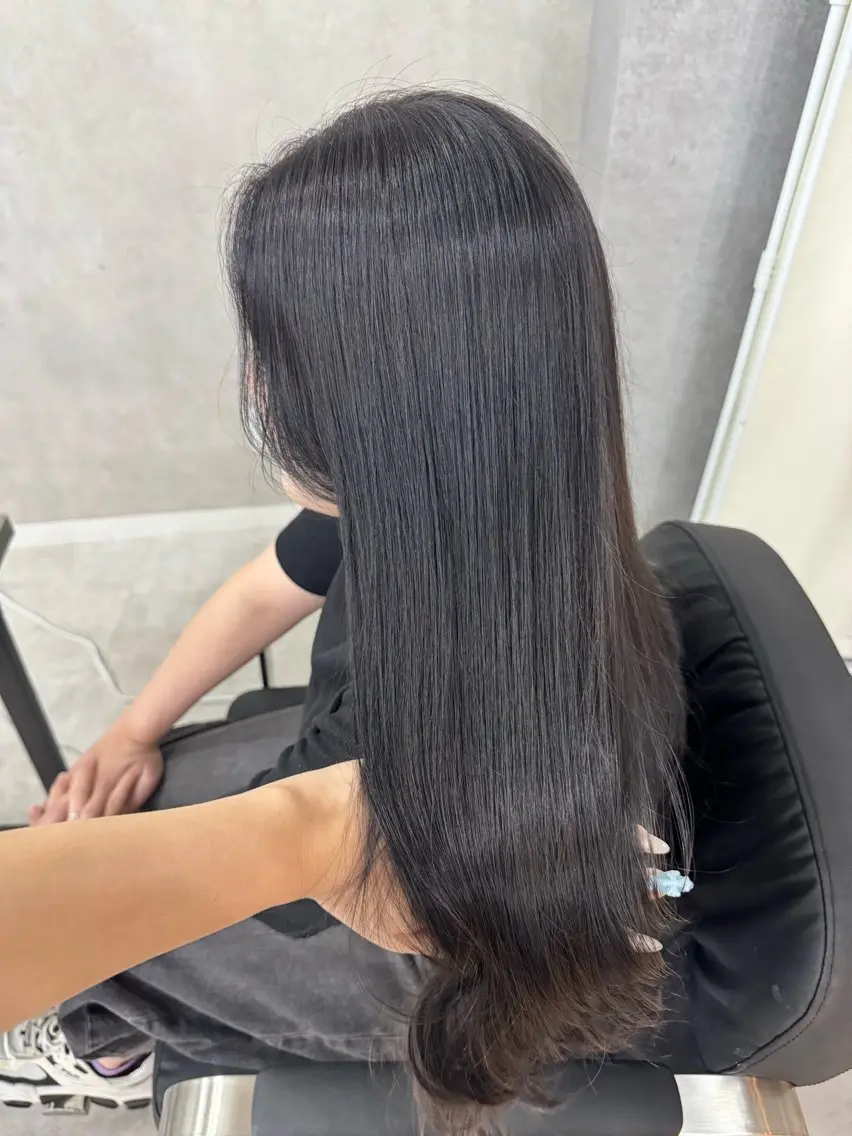 ロング カラー グレージュ ヘアカラー トリートメント 赤み無し柔らかカラー 【梅田】madokaのヘアスタイル