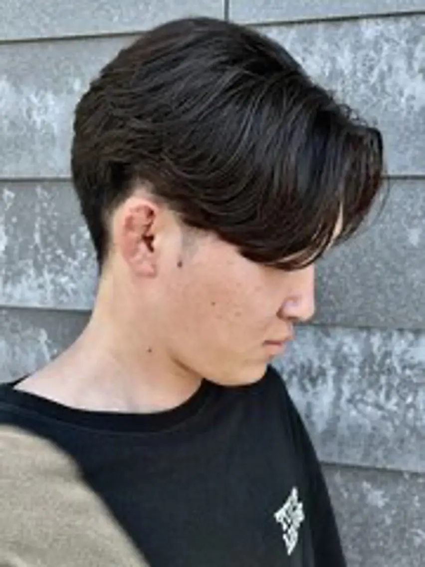 パーマ メンズ センターパート メンズパーマ ニュアンスパーマ カット ヘアカラー 内山 翔太のヘアスタイル