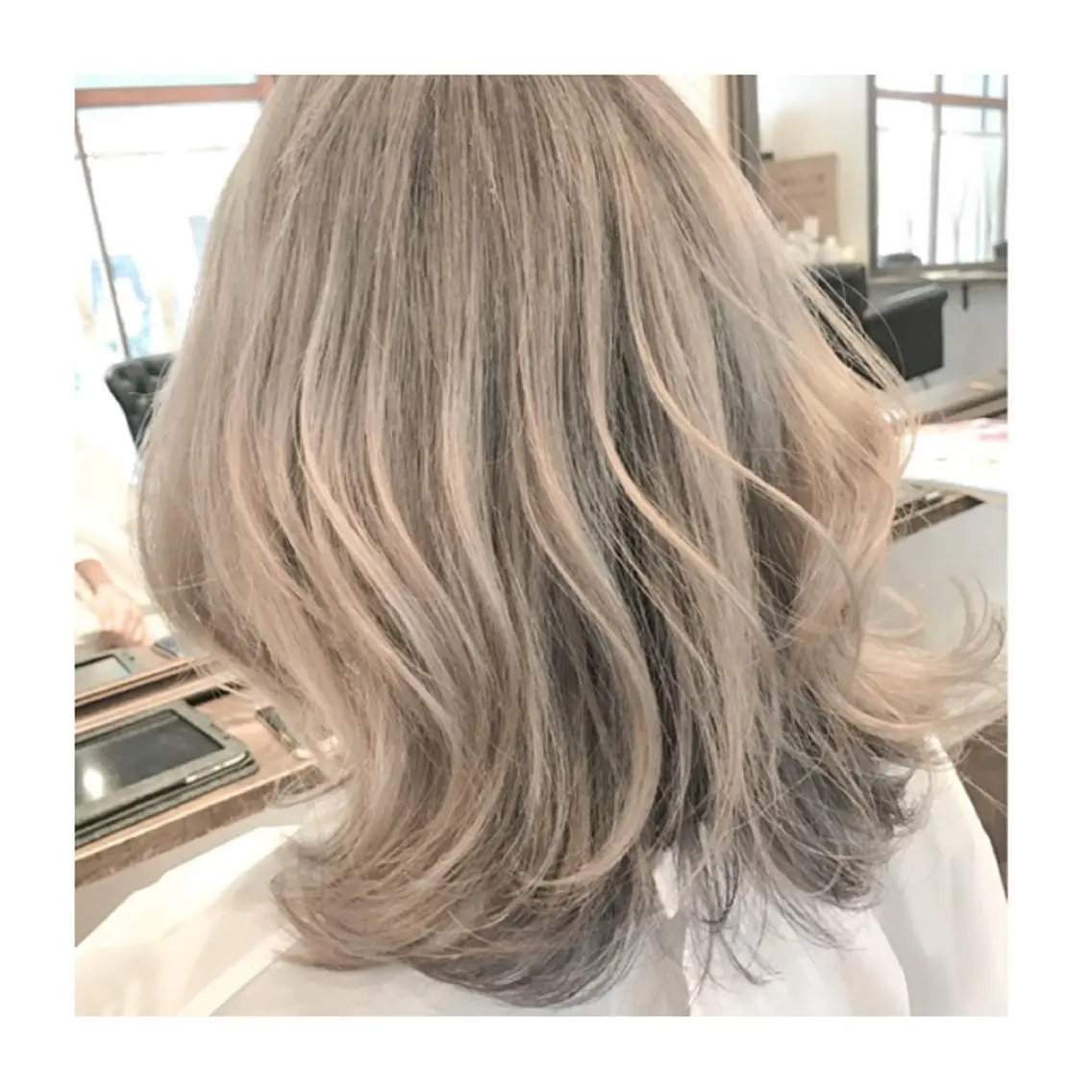 ミディアム カラー ブリーチ ヘアカラー トリートメント 小森谷 亮太のヘアスタイル
