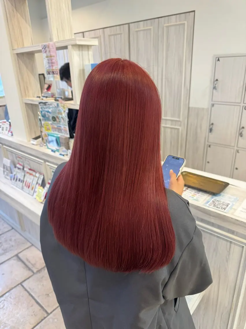 ロング カラー レッドカラー Yamaoka Mikuのヘアスタイル