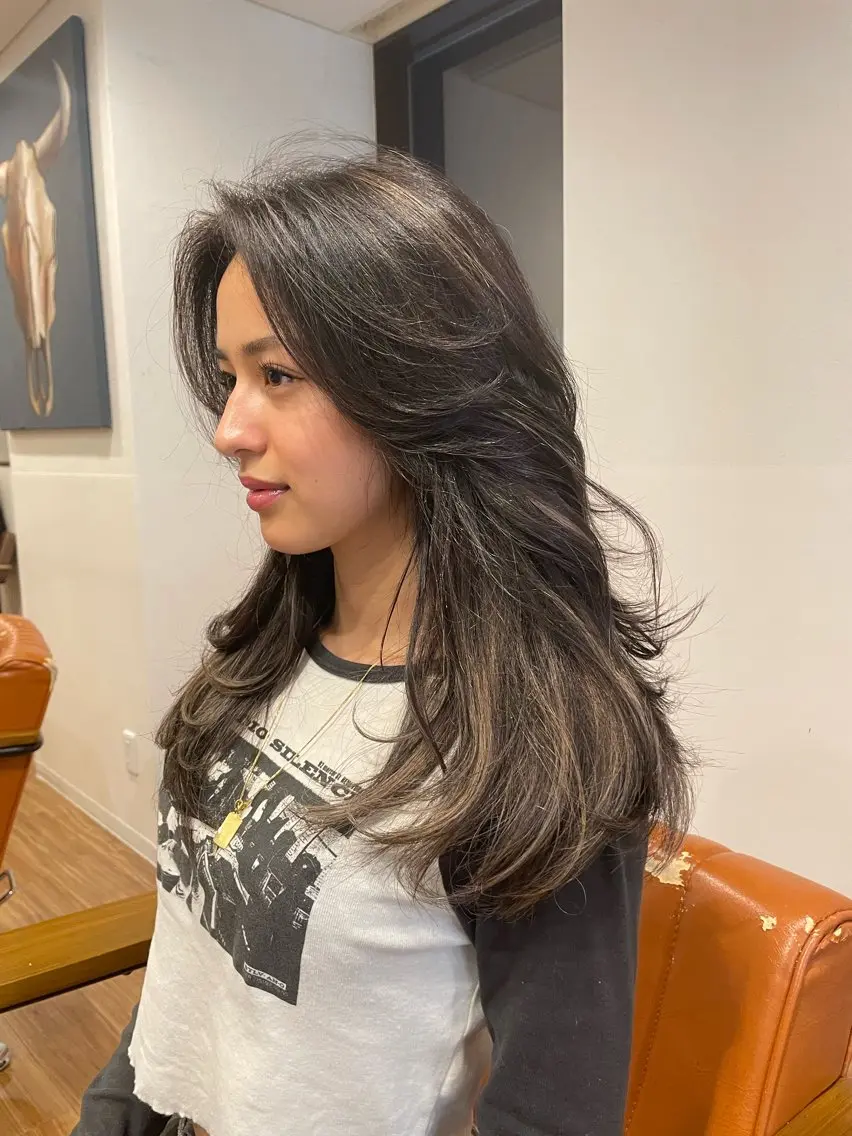 ロング カラー 久我 彩音のヘアスタイル