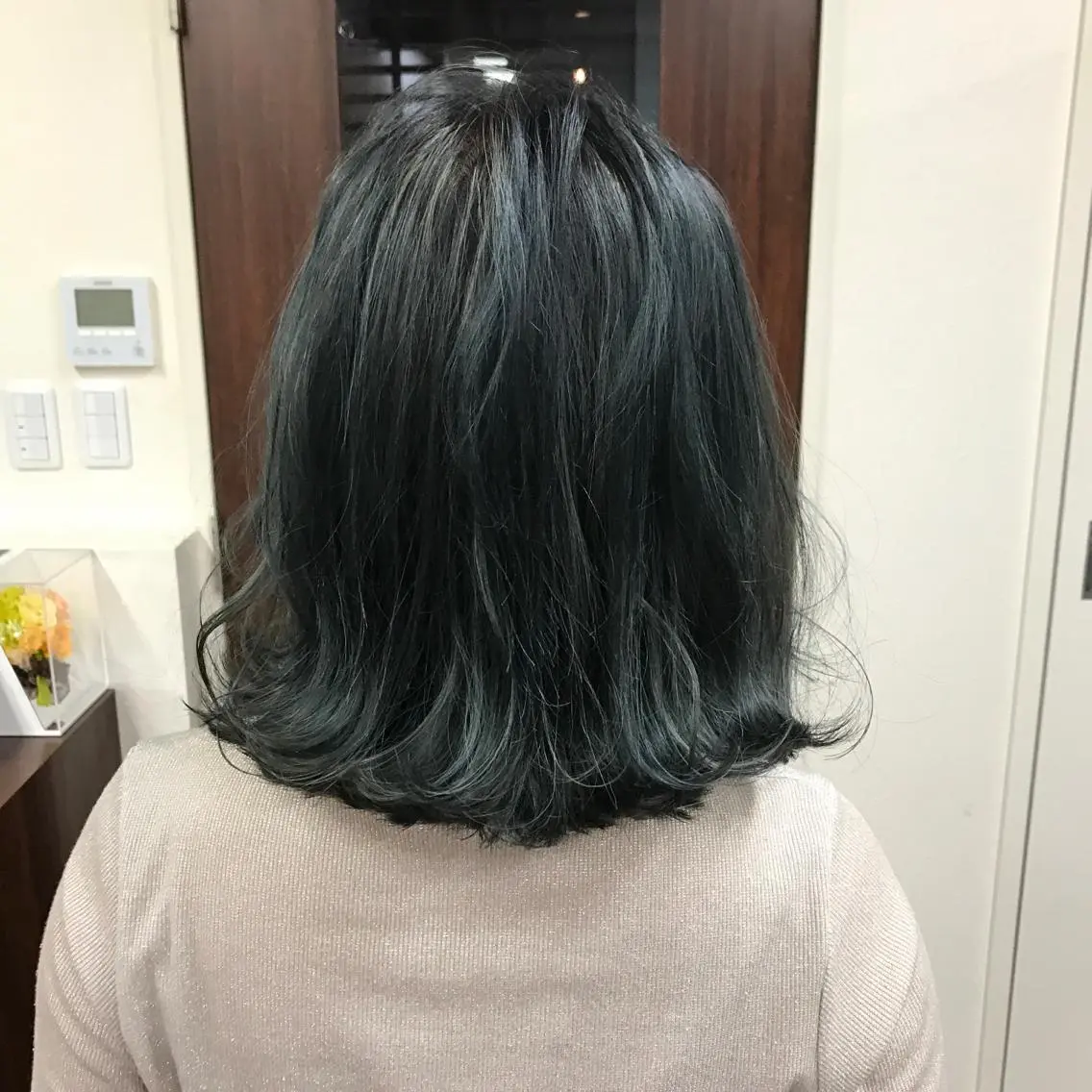 カラー SHIN/レイヤー カット×クロスパーマのヘアスタイル