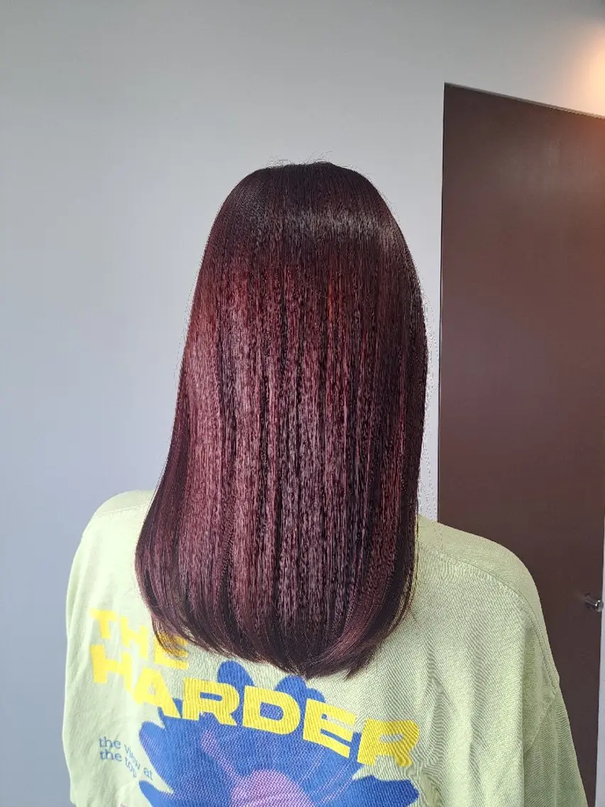 ロング カラー ブリーチ ブリーチなしカラー レッドカラー ヘアカラー 松島 冬浬のヘアスタイル