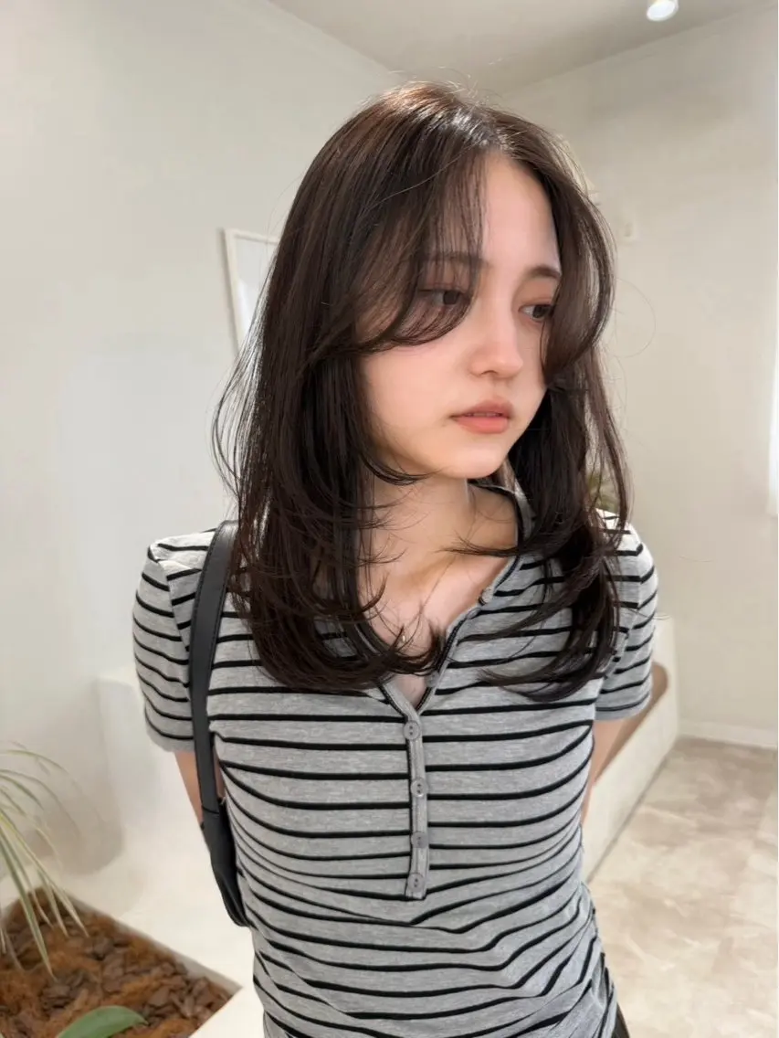 セミロング ヘアカラー ヘッドスパ 赤嶺 雅姫のヘアスタイル
