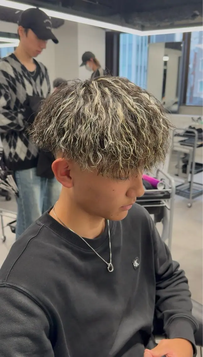 👑メンズ限定👑カット➕ハイライト（メッシュ）⚠️刈り上げマッシュスタイル限定⚠️の写真