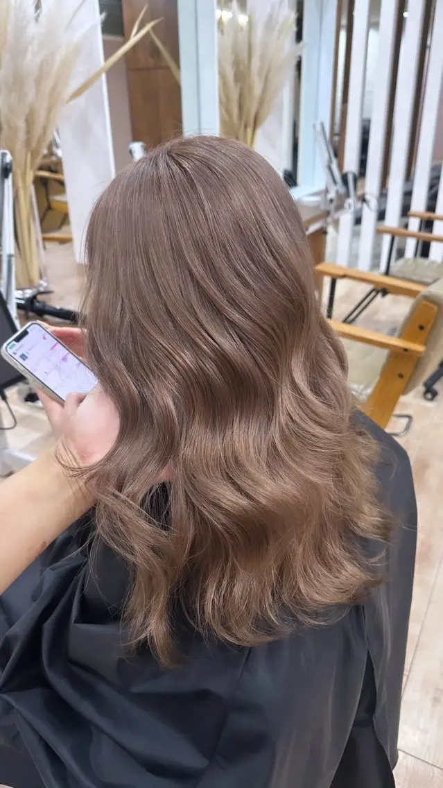 セミロング カラー ベージュカラー ブリーチ ミルクティーベージュ ヘアカラー トリートメント ♡韓国ヘア♡遠藤 美夢のヘアスタイル