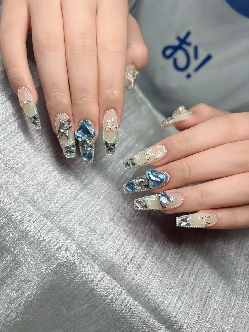 ネイル オーロラネイル チークネイル 長さ出し フットネイル フレンチネイル ハンドネイル Lee Nailsのネイルデザイン